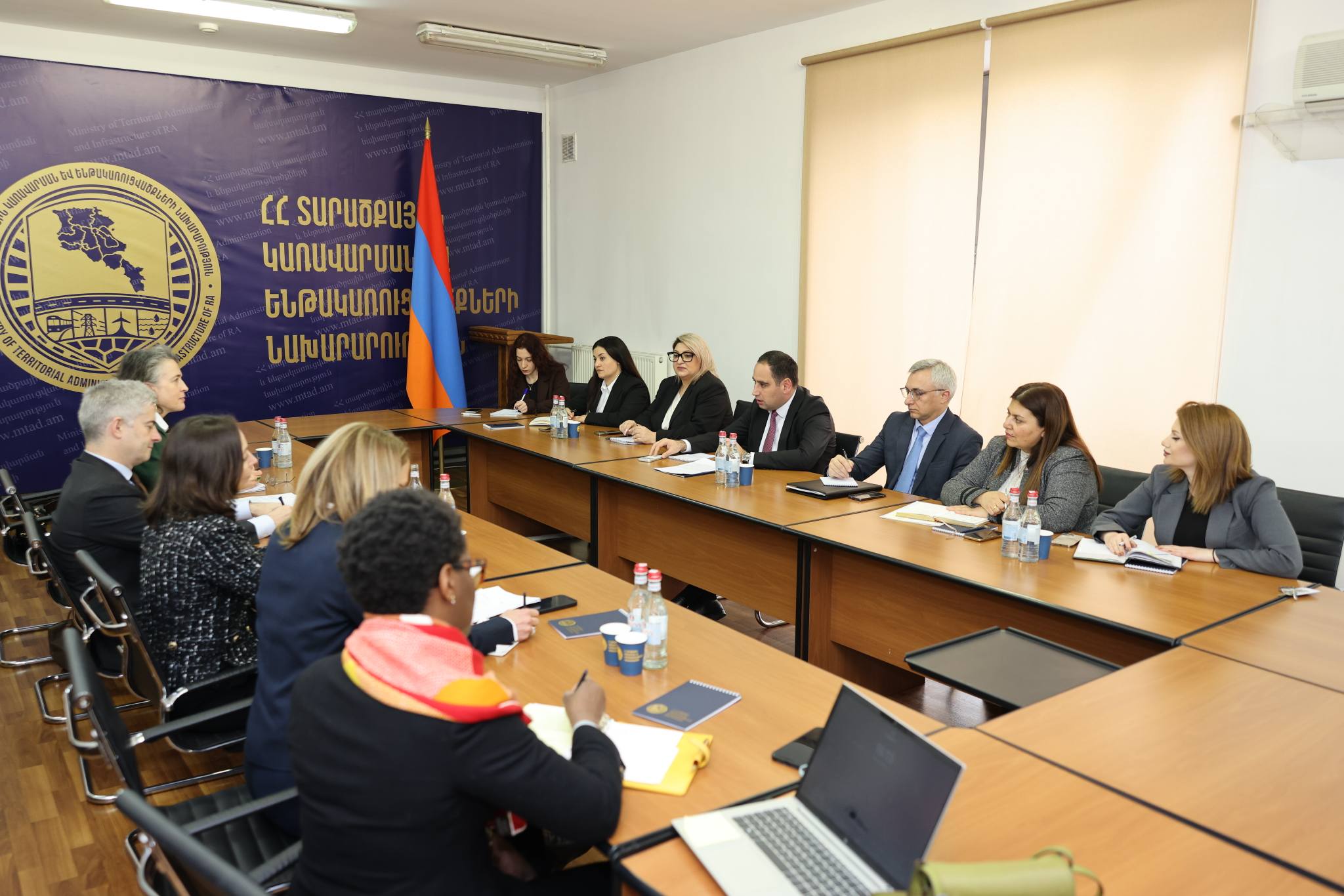 Եվրոպական ներդրումային բանկը կօգնի խորհրդատվական աշխատանքներին Ախուրիկ-Կայան և Մարգարա-Կայան ճանապարհների շինարարության համար
